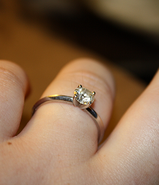 size 9 finger, 1.5 round solitaire??? :  wedding ring post ering porn 9 1 size full figured 1 round stone solitaire Rng On Finger