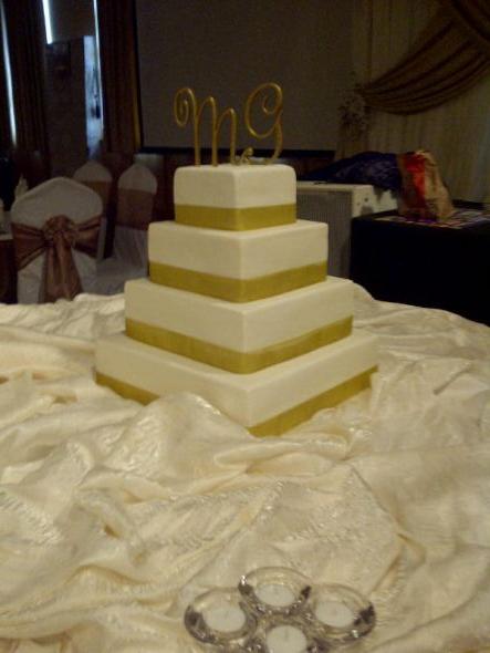 Show me your simple cakes!! : wedding cake help IMG 20111030 00577