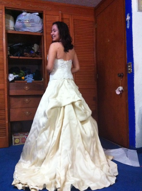 my wedding dress!   your thoughts please! :  wedding dress monique lhuillier La Foto