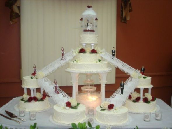 LETS SEE YOUR WEDDING CAKE!! :  wedding 226221 6699770914 634750914 304933 3434 N