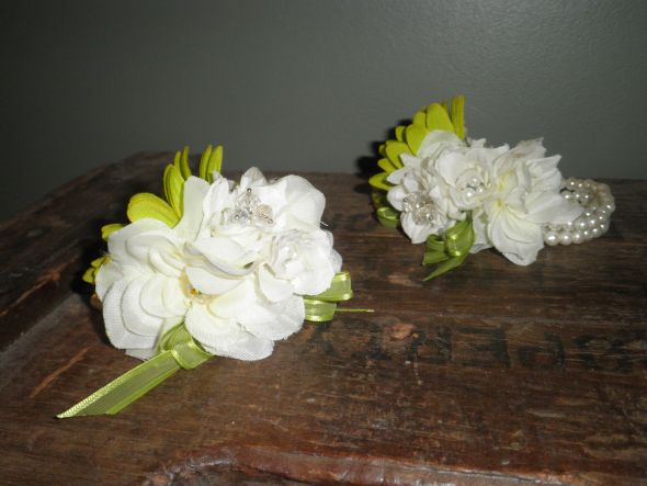 Here are some pictures of my destination wedding DIY wrist corsages
