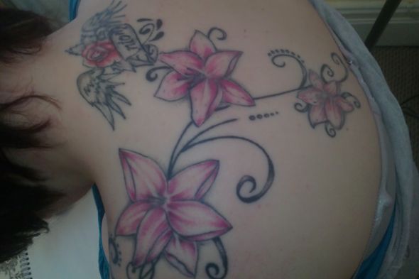 Tattoos???  Did you let yours show or hide or cover it up? :  wedding beauty 17042011383