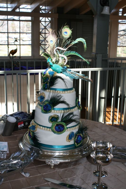 art deco peacock wedding cake
