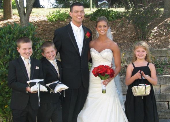 congrats Oct 1  bees!  Post your pics! :  wedding Ring Bearers And Flower Girl