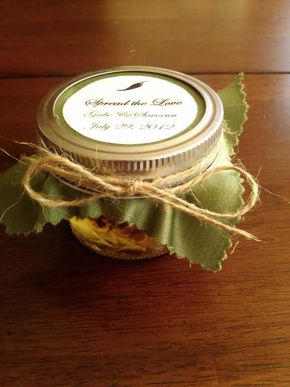 DIY: Jalapeño jam wedding favors