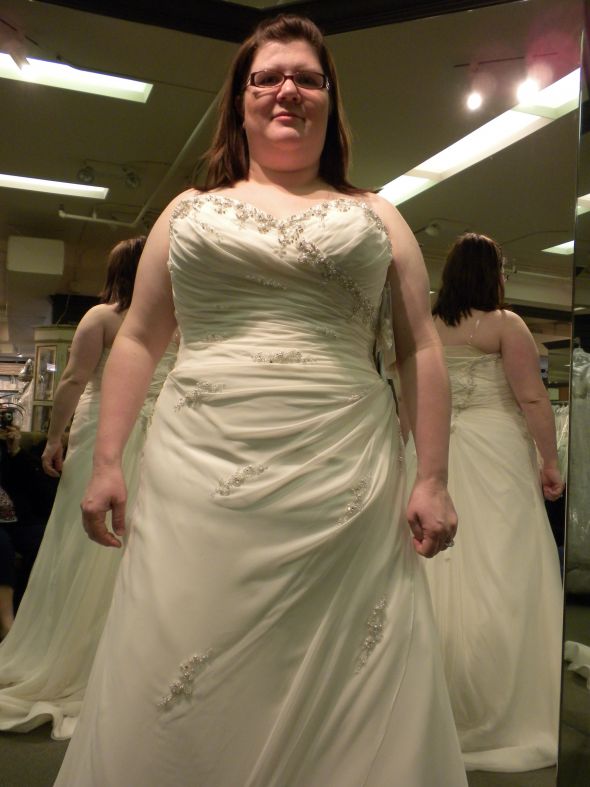 Help! I can't find a dress that doesnt' make me look like a sausage! :  wedding plus size 1 dress DSCN1039