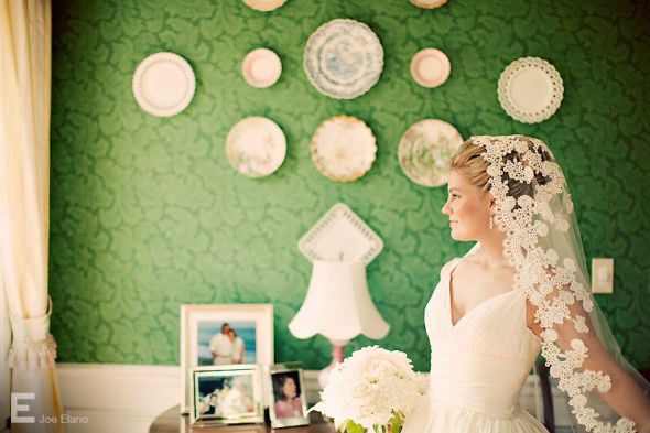 I need help! How to put on and secure my Spanish Lace Cathedral Veil? :  wedding mantila veil cathedral veil securing veil Laceveillength