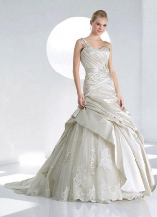 Ruching and satin dresses,show me your's! :  wedding Dress 150x150 P1
