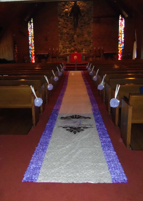Aisle Runner  Purple&White Damas