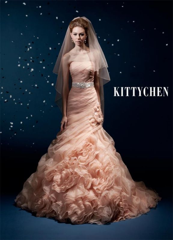 OMG! I need dress help! I think I found her! : wedding dress help id versace penelope cruz Kitty