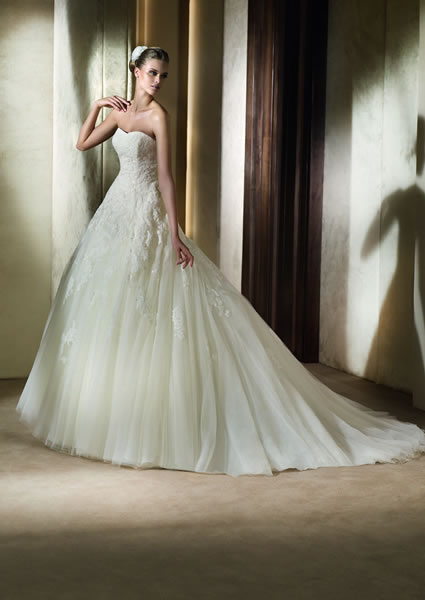 Which hairstyle is best with my dress? : wedding hair Alcanar2