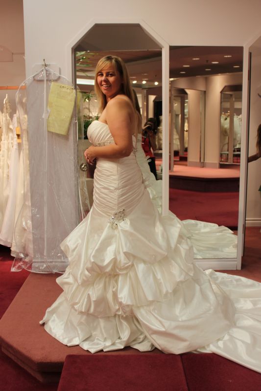 PLEASE PLEASE HELP....I NEED ADVICE!!!! :  wedding demetrios 4285 IMG 2308