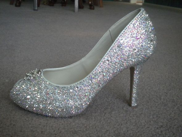 DIY Crystal Shoes! What do I use??? :  wedding strass strassing diy crystal shoe shoes swarovski clear flatback ab finish DSCN1760