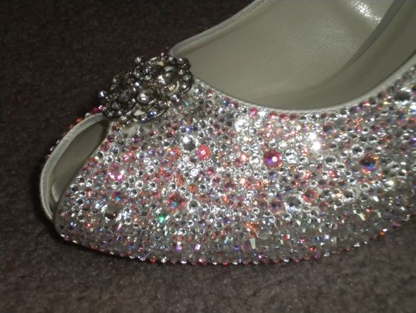 DIY Crystal Shoes! What do I use??? :  wedding strass strassing diy crystal shoe shoes swarovski clear flatback ab finish DSCN1763