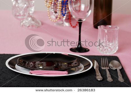 Possible table arrangements at reception pale pink table with black napkins