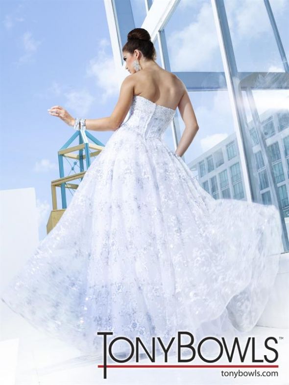 POLL: Dress For Botanic Garden Wedding :  wedding poll outdoor wedding botanic garden dress Pearls 2