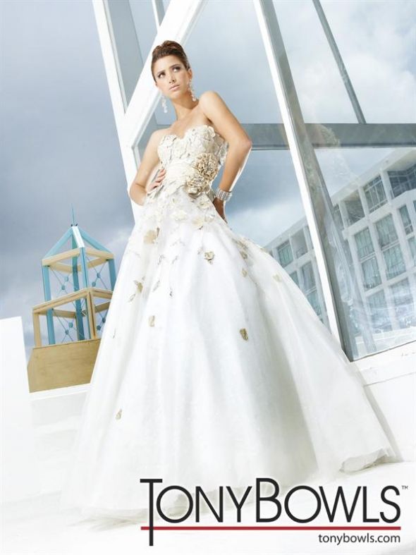 POLL: Dress For Botanic Garden Wedding :  wedding poll outdoor wedding botanic garden dress Scattered Flowers