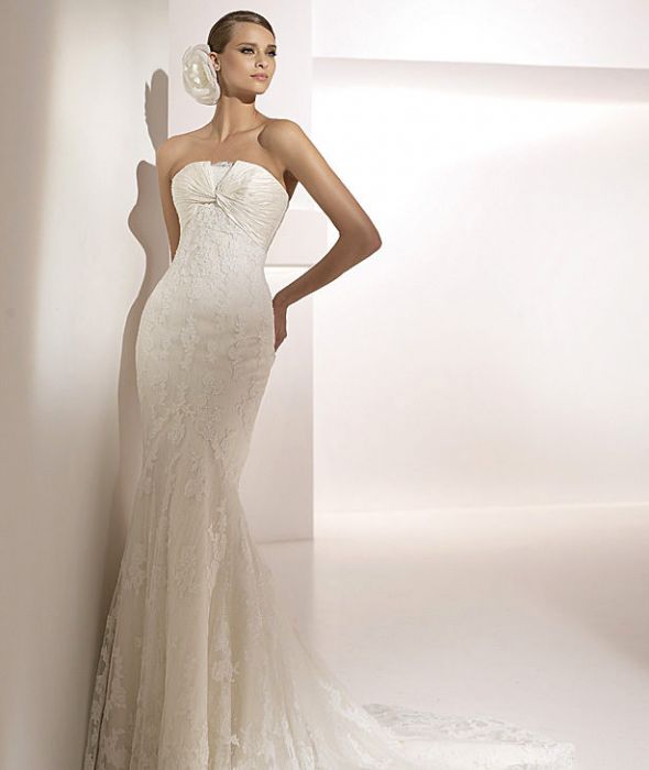 To veil or not to veil? :  wedding veil headpiece allure allure 8634 non traditional garden ceremony garden outdoor indiana Pronovias Mahon Front