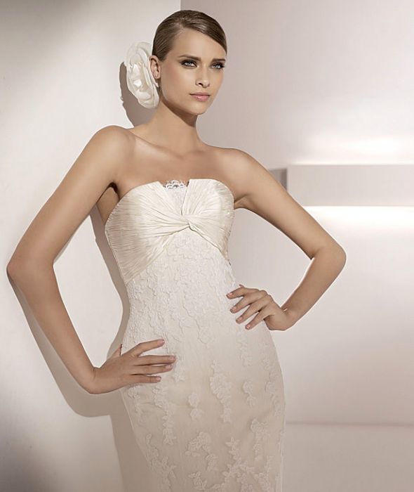To veil or not to veil? :  wedding veil headpiece allure allure 8634 non traditional garden ceremony garden outdoor indiana Pronovias Mahon Zoom