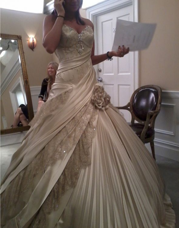 is a white dress too bright for outdoors? :  wedding Is It Nice