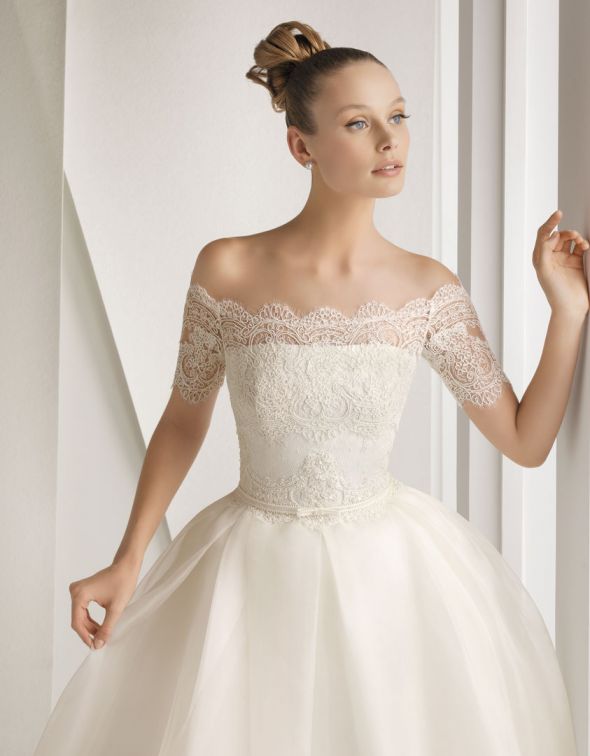 Rosa Clara Price Range : wedding dress rosa clara pronovias cost price range icaro eleanor elenco gaviota tamara escudo cingara audrey hepburn boat bateau neckline sabrina unique elegant timeless november costura gown help budget Adorno