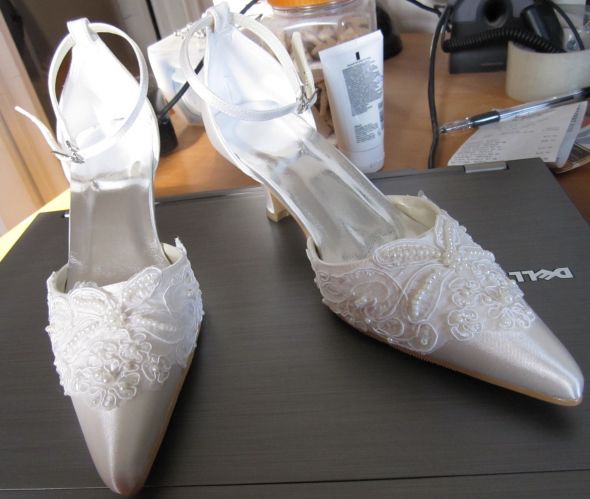 Any Casablanca 2017 bustle pics/recommendations out there? : wedding dress bustle casablanca Lace Shoes