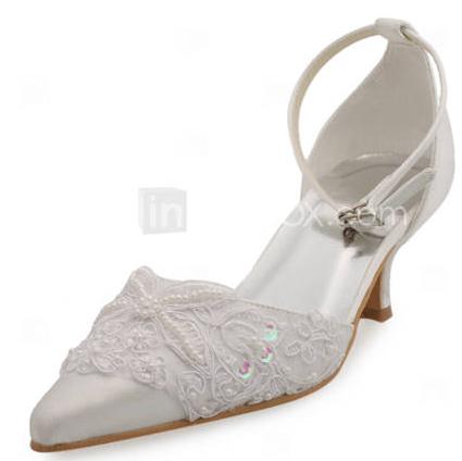 Any Casablanca 2017 bustle pics/recommendations out there? :  wedding dress bustle casablanca Shoes2