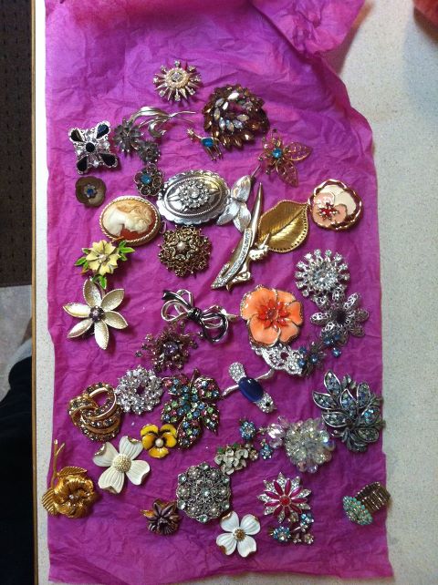 DIY Brooch Bouquet (another brooch bride!) :  wedding Brooch Collection