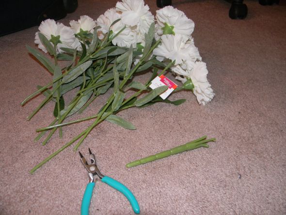 Instructions on how to make a bouquet with silk flowers :  wedding bouquet silk flowers carnations hydrangeas purple white bridesmaids flowers diy DSCN2013