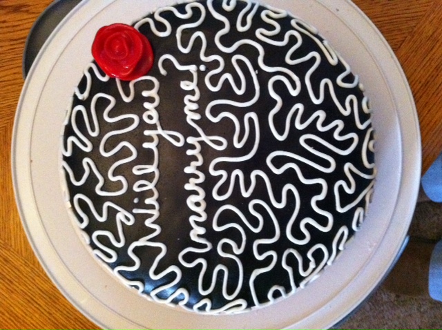 IT'S OFFICIAL..... IM ENGAGED!! : wedding Cake