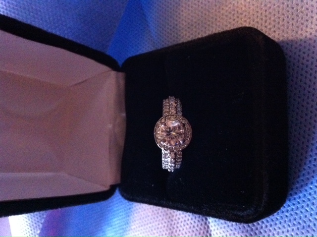 IT'S OFFICIAL..... IM ENGAGED!! : wedding Ring In A Box