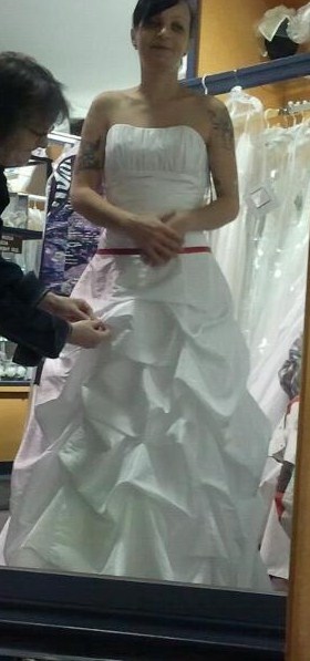 need opinions on my dress please be more then honest : wedding 393818 166065673502648 100002976502215 247975 937696957 N