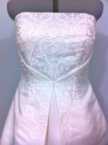 Plus Size David's Bridal Style 5268 White $200 obo :  wedding teal black blue brown navy gold green orange pink purple red white yellow silver bridesmaids engagement inspiration ceremony dress diy ring jewelry reception shoes Wedding Dress Front Detail