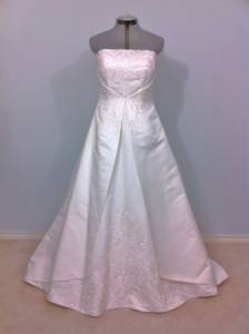 Plus Size David's Bridal Style 5268 White $200 obo :  wedding teal black blue brown navy gold green orange pink purple red white yellow silver bridesmaids engagement inspiration ceremony dress diy ring jewelry reception shoes Wedding Dress Full Front View