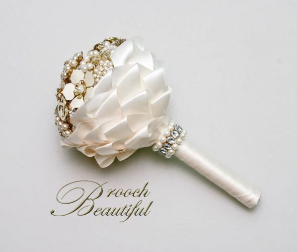 Ivory Golden Pearl Brooch Bouquet