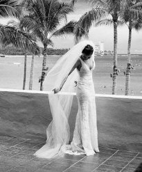 please help me ID A DRESS :  wedding dress monique lhuillier Hawaii Wedding Photographer  Derek Wong Photography 2