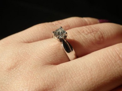 Whats the thickness of your engagement ring band? Please post pics! :  wedding ring P2130050