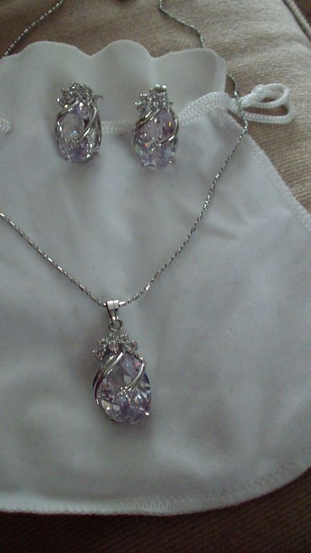 What earrings should I wear with my dress? :  wedding earrings jewellery dress bracelet pearl diamond sparkly hair veil birdcage Set 1