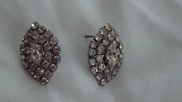 What earrings should I wear with my dress? :  wedding earrings jewellery dress bracelet pearl diamond sparkly hair veil birdcage Earrings 2