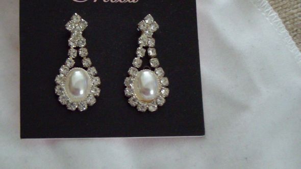 What earrings should I wear with my dress? :  wedding earrings jewellery dress bracelet pearl diamond sparkly hair veil birdcage Earrings 3