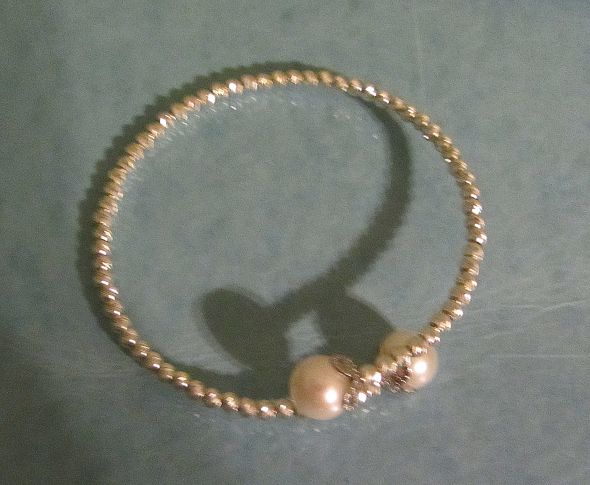 Surprise gift from FI! Pearl bracelet (pix) awwww :  wedding Photo 1