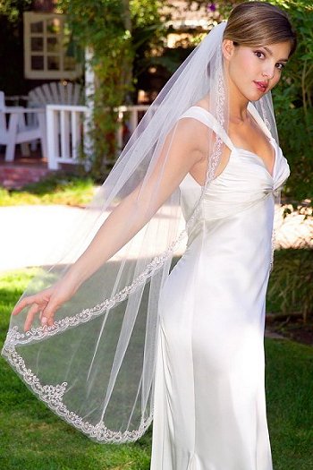 New with Tags Ivory Erica Koesler Knee Length Veil with beautiful beading :  wedding beaded veil erica koesler knee length veil ivory dress jewelry Veil733 1