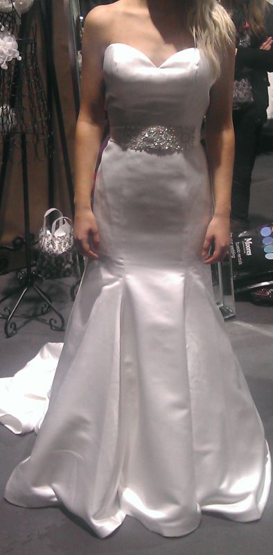 I found it by accident?! Opinions bees!! :  wedding Dressfront