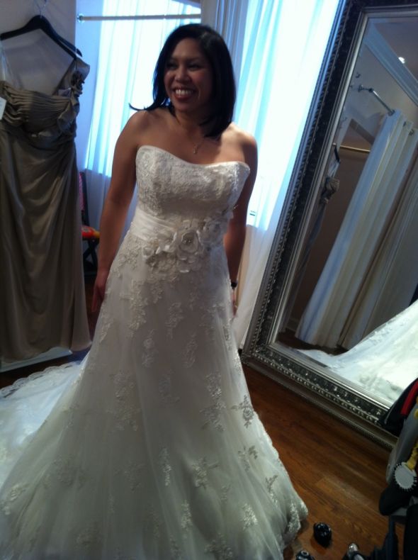 Come in and see my dress!!!! :  wedding Photo 11