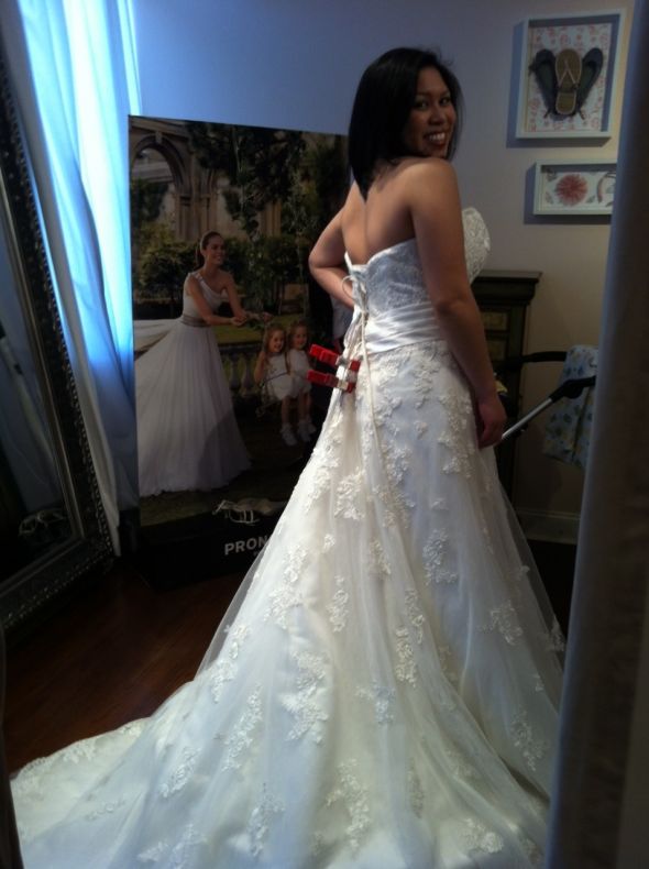 Come in and see my dress!!!! :  wedding Photo 14