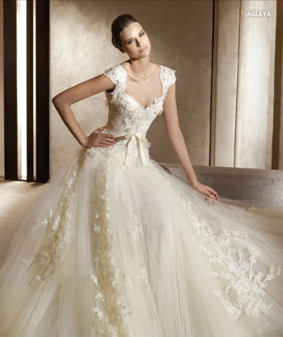 Show me your replicas of anything close to these romantic dresses?  *Pic Heavy! :  wedding replica vintage ethereal romantic china dresses Screen Shot 2012 01 22 At 1.40.39 PM