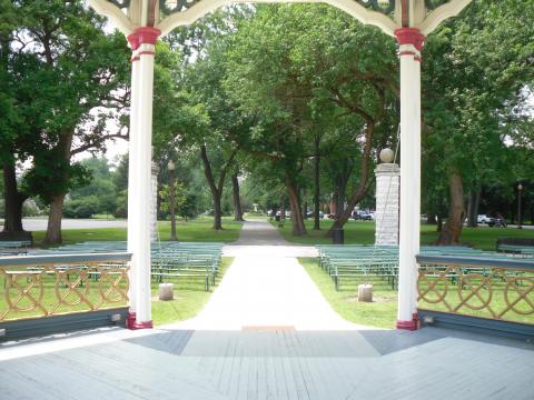 STILL UNDECIDED ON A CEREMONY AND RECEPTION VENUE--PLEASE HELP :  wedding Sdc15330 View Into The Audience