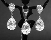Which necklace looks best with my dress?? :  wedding necklace swarovski dress bling Il 170x135 286042645 Need suggestions for jewelry! :  wedding bling jewelry swarovski Il 170x135 286042645 