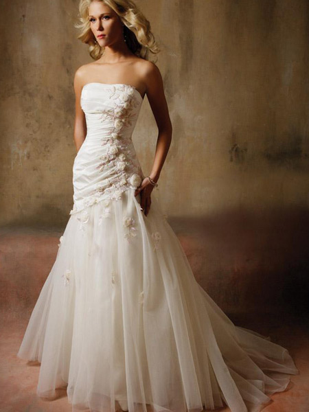 Can anyone tell me who makes this dress??? :  wedding wedding dress wedding dress Sammadress