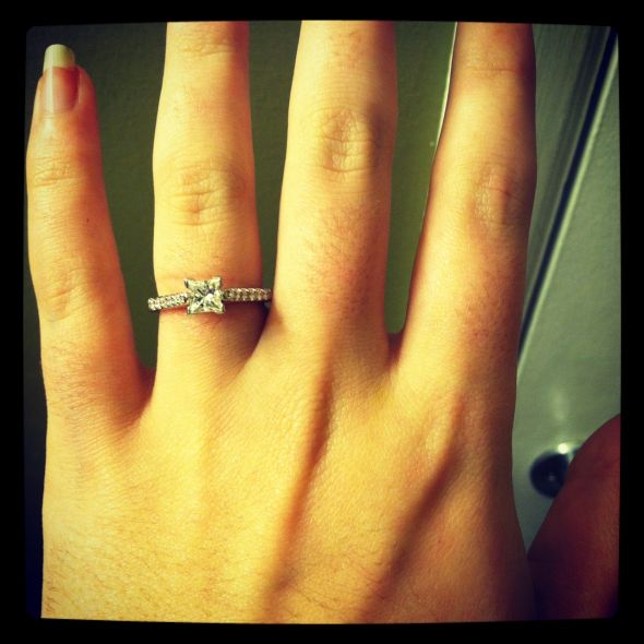 size 6 finger, what size carat diamond? feeling mixed up about my e-ring. :  wedding Engagement Ring